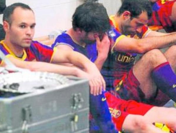 Foto de bastidores mostra Messi chorando após derrota para Real