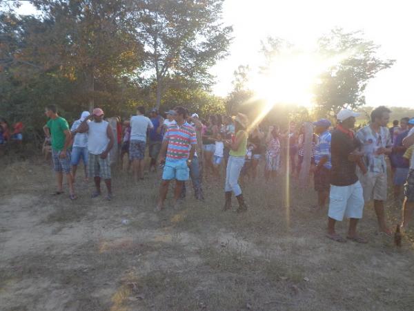 Festa dos vaqueiros &eacute; comemorada com corrida de cavalos localidade Manga.(Imagem:FlorianoNews)