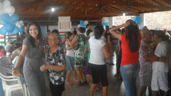 Idosos participaram do Forr&oacute; da Melhor Idade em Bar&atilde;o de Graja&uacute;.(Imagem:FlorianoNews)