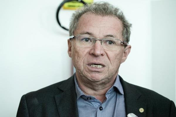 Assis Carvalho chama de frágil e irresponsável justificativa de Eduardo Cunha para romper com Dilma