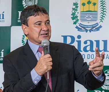 "Não há chapa fechada", garante governador em reunião com petistas