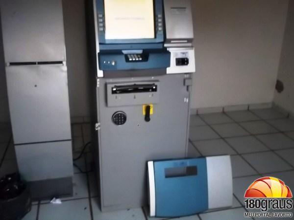 Bandidos tentaram arrombar caixa eletr&ocirc;nico em Agricol&acirc;ndia.(Imagem:180graus)