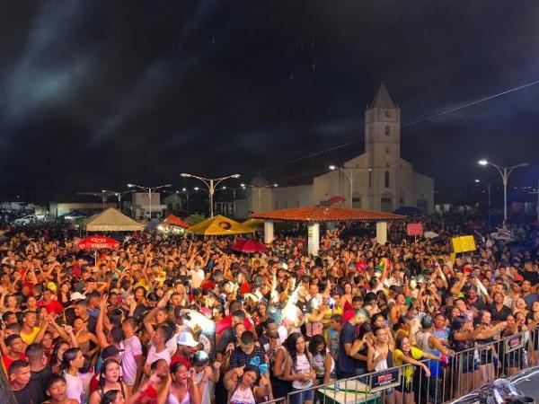 Multidão prestigia o Zé Pereira de Barão de Grajaú(Imagem:Ascom)