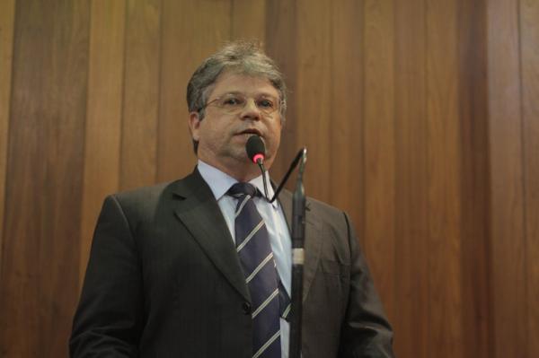 Gustavo Neiva enaltece postura do presidente do TCE sobre licitação