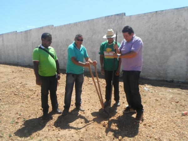 Caminhada e plantio de &aacute;rvores marcam enceramento de Projeto Ambiental em Bar&atilde;o de Graja&uacute;. (Imagem:FlorianoNews)