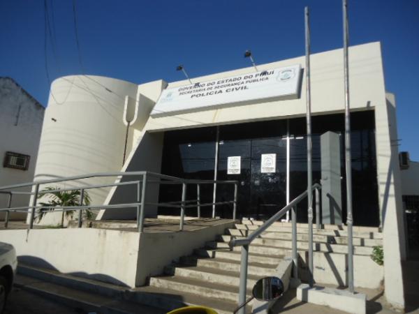 Três homens são presos por porte de drogas em Floriano
