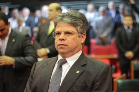 Gustavo Neiva denuncia abandono do Hemopi
