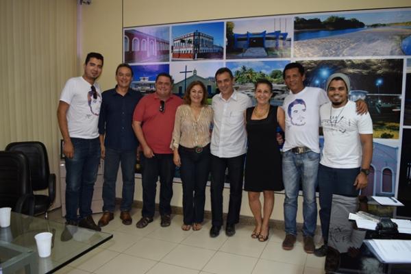 Gilberto Júnior sanciona lei que nomeia o CEU's de Floriano