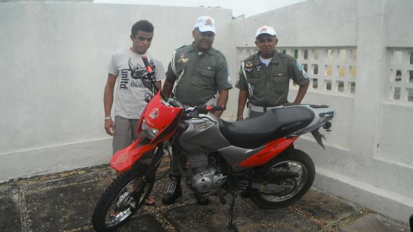 Polícia Militar recuperou moto roubada em Floriano.(Imagem:FlorianoNews)
