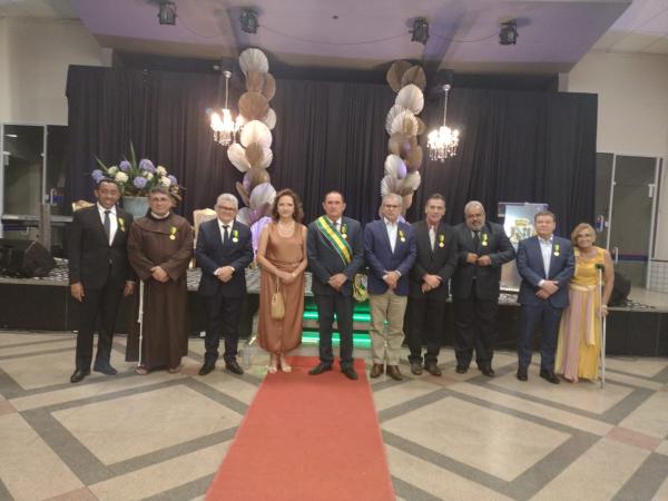 Floriano celebra personalidades com a entrega da Medalha do Mérito