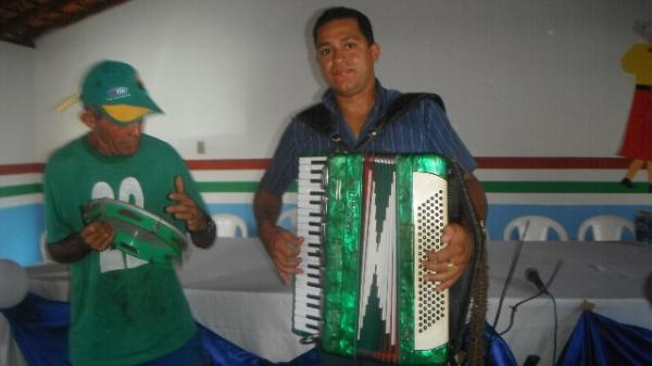 Idosos participaram do Forr&oacute; da Melhor Idade em Bar&atilde;o de Graja&uacute;.(Imagem:FlorianoNews)