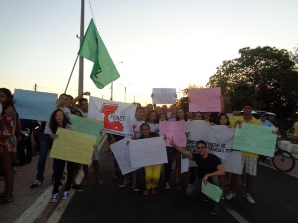 Desfile de 7 de Setembro em Floriano tem protesto isolado