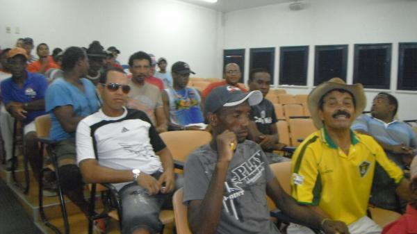 Reuni&atilde;o sobre a privatiza&ccedil;&atilde;o da limpeza na cidade de Floriano.(Imagem:FlorianoNews)
