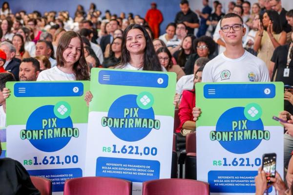 Alunos destaques que tiveram as melhores notas da rede estadual de ensino no Enem.(Imagem:Gabriel Paulino)