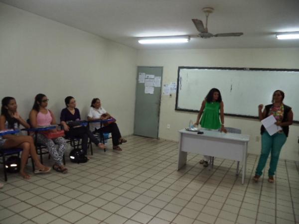 Acad&ecirc;micos do curso de Pedagogia da UESPI participam de palestra em Floriano.(Imagem:FlorianoNews)