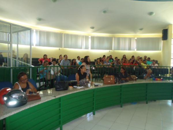 Educadores participam de assembleia geral do SINTE em Floriano