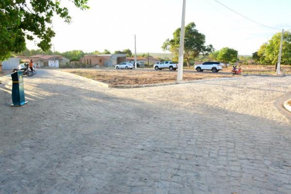 128 anos: Prefeitura de Floriano entrega quatro ruas pavimentadas no bairro Alto da Cruz.(Imagem:Secom)