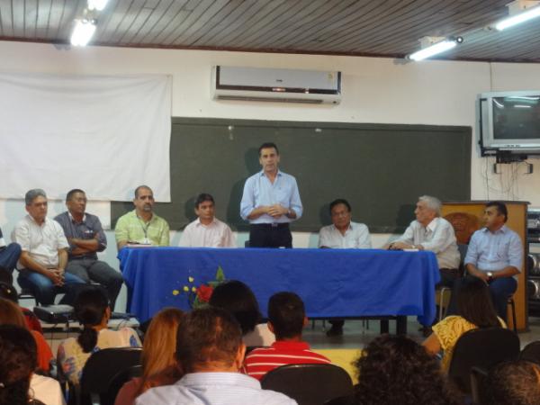 Prefeitura de Floriano e Codevasf discutem implanta&ccedil;&atilde;o do Programa &Aacute;gua para Todos.(Imagem:FlorianoNews)