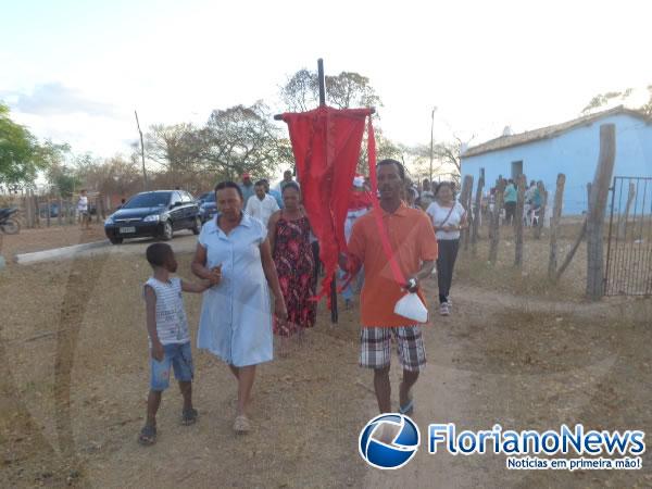 Prociss&atilde;o encerrou os festejos de Bom Jesus da Lapa na localidade Tabuleiro do Mato.(Imagem:FlorianoNews)