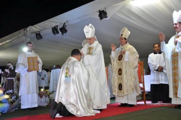 Monsenhor Edivalter Andrade &eacute; ordenado bispo da diocese de Floriano.(Imagem:Silvio Rui)