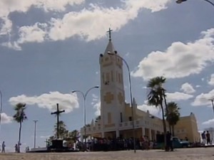 Bandidos levam R$ 60 mil do cofre do Santuário de Santa Cruz dos Milagres