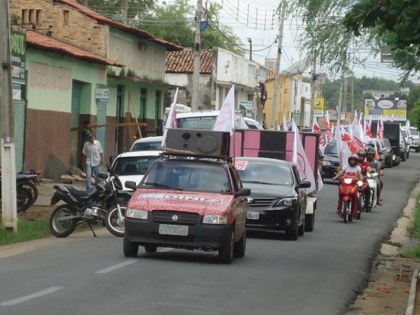 &Oacute;ticas Diniz abre semana de anivers&aacute;rio com carreata pelas ruas de Floriano e Bar&atilde;o de Graja&uacute;.(Imagem:FlorianoNews)