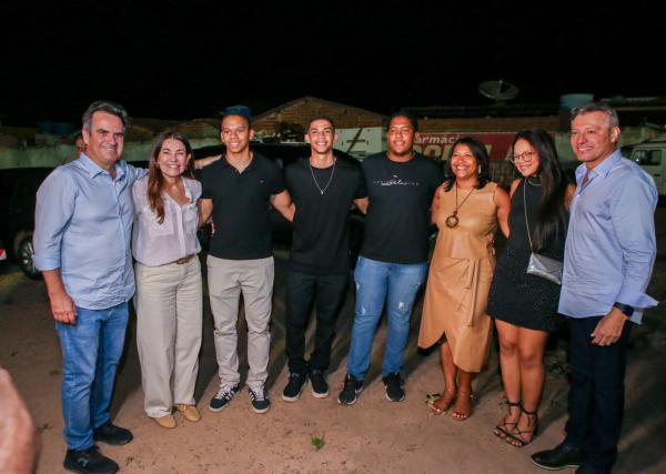  Em Valen&ccedil;a do Piau&iacute;, popular agradece Ciro Nogueira: 