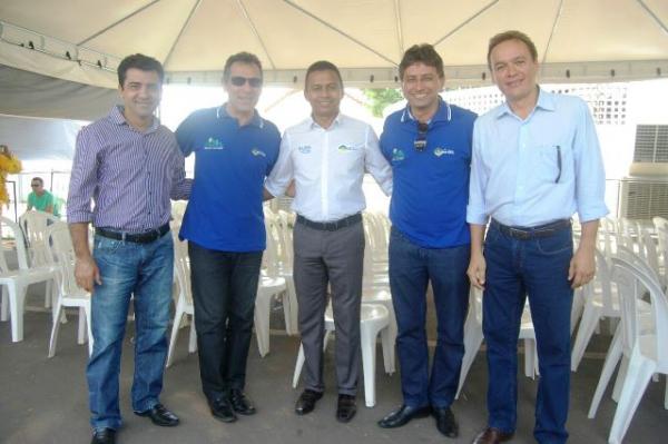 Prefeito Gilberto J&uacute;nior visita local de atendimento do Programa Olhar Bem.(Imagem:Waldemir Miranda)