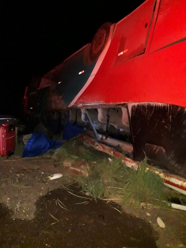 &Ocirc;nibus vira em Bertol&iacute;nia e deixa mais de 40 feridos (Imagem:Divulga&ccedil;&atilde;o)