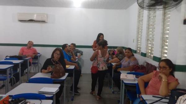 Professores de Floriano participam de treinamento sobre combate &agrave; evas&atilde;o escolar.(Imagem:FlorianoNews)