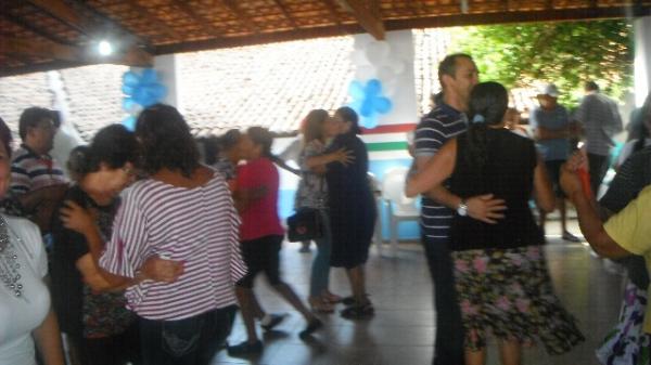 Idosos participaram do Forr&oacute; da Melhor Idade em Bar&atilde;o de Graja&uacute;.(Imagem:FlorianoNews)