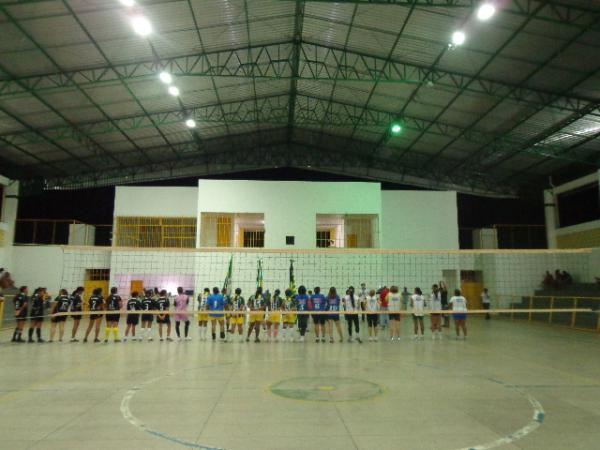 Mulheres florianenses s&atilde;o homenageadas com torneio feminino.(Imagem:FlorianoNews)