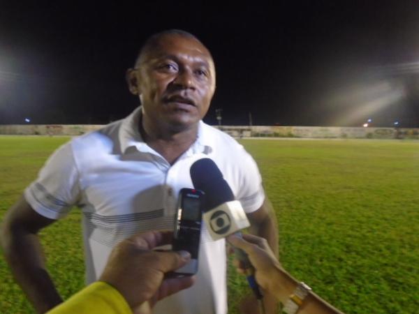 Vanin festeja vit&oacute;ria(Imagem:FlorianoNews)