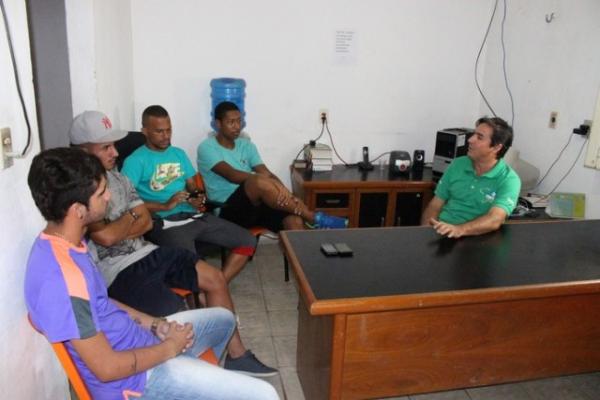 Ex-atletas do Cai&ccedil;ara procuraram o Sindicato dos Atletas para voltar para casa.(Imagem:GloboEsporte.com)