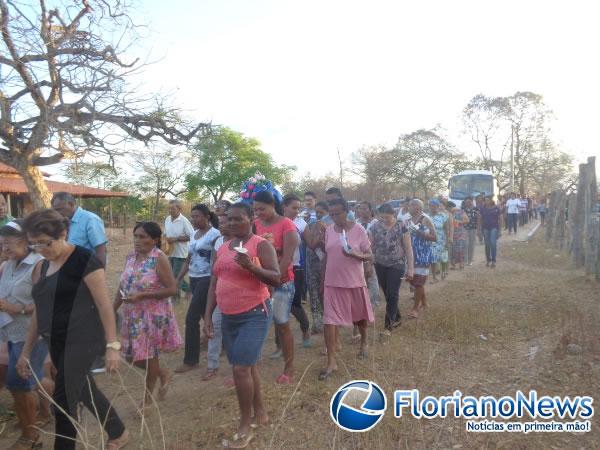 Prociss&atilde;o encerrou os festejos de Bom Jesus da Lapa na localidade Tabuleiro do Mato.(Imagem:FlorianoNews)
