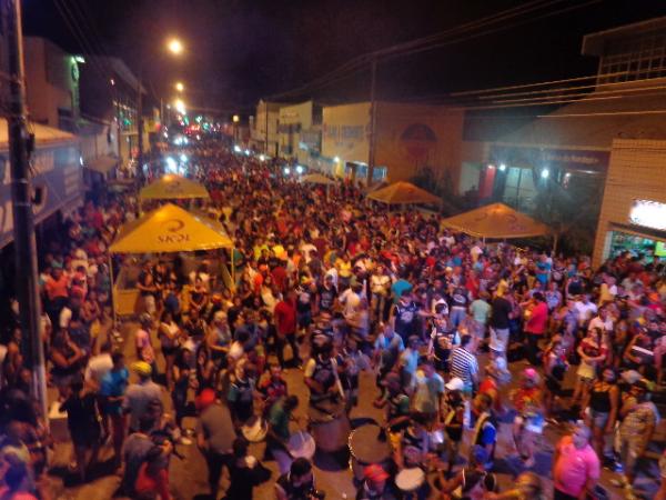 Banda Malandra d&aacute; ponta-p&eacute; inicial ao carnaval de Floriano.(Imagem:FlorianoNews)