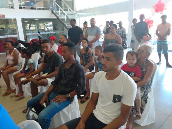 Caf&eacute; da manh&atilde;, ben&ccedil;&atilde;o solene e m&uacute;sica ao vivo marcam os 22 anos da Cajueiro Motos em Floriano.(Imagem:FlorianoNews)