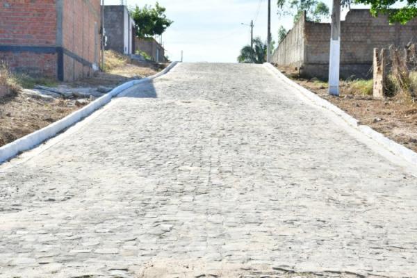 Prefeito Antônio Reis inaugura Rua Emídio Rocha no bairro Manguinha.(Imagem:Secom)