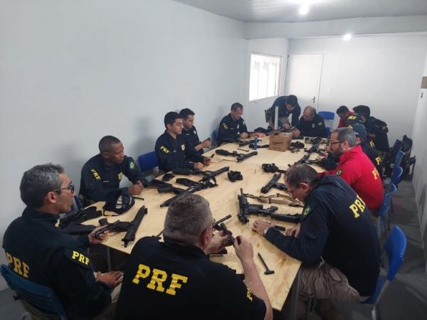 Composto por 21 m&oacute;dulos, o curso abrange atividades pr&aacute;ticas e materiais te&oacute;ricos que possam servir de base educativa aos agentes.(Imagem:Divulga&ccedil;&atilde;o/PRF)