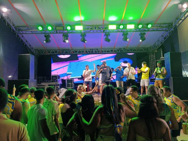 Arrast&atilde;o do Pov&atilde;o leva multid&atilde;o &agrave;s ruas de Bar&atilde;o de Graja&uacute; com muita festa e anima&ccedil;&atilde;o(Imagem:FlorianoNews)