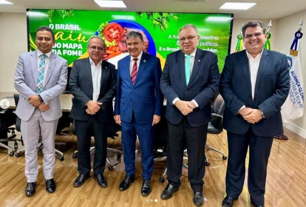 Dr. Francisco Costa discute pol&iacute;ticas de inclus&atilde;o para autistas em reuni&atilde;o com o ministro Wellington Dias(Imagem:ASCOM Dep. Florentino)