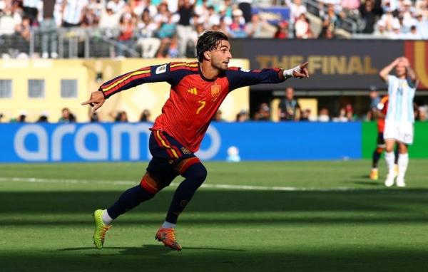 Espanha domina Argentina, vence na prorrogação e leva o bi da Copa(Imagem:REUTERS/Kai Pfaffenbach)
