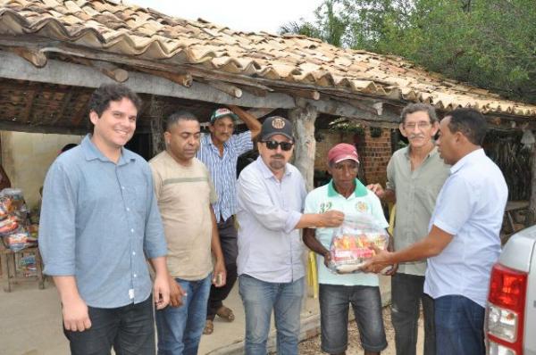 Prefeitura de Floriano entrega 4 mil cestas b&aacute;sicas nas zonas rural e urbana.(Imagem:SECOM)