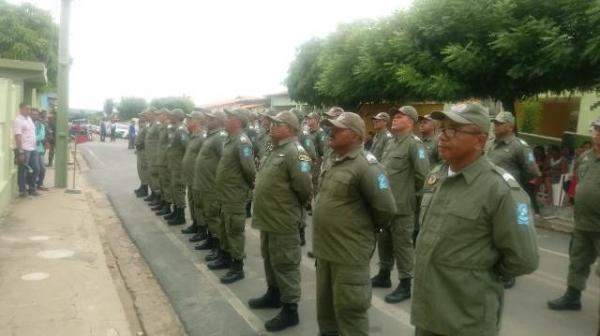 Secret&aacute;rio de seguran&ccedil;a participa de formatura geral em Floriano.(Imagem:FlorianoNews)