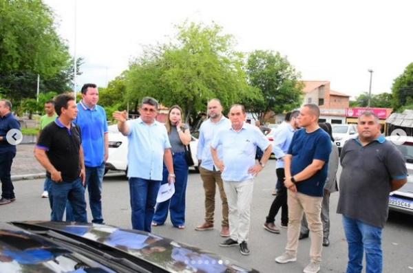 Prefeito Ant&ocirc;nio Reis e equipe visitam obra de reforma da UBS Santa Cruz em Floriano(Imagem:Reprodu&ccedil;&atilde;o/Instagram)