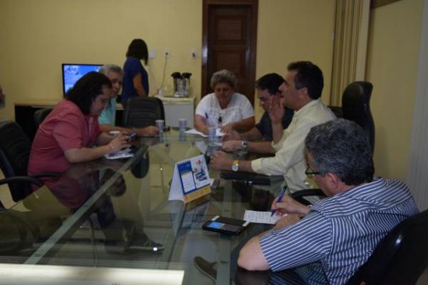 Prefeitura e COC definem repasse para as escolas e blocos de samba de Floriano