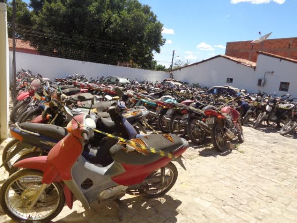 DETRAN realiza leil&atilde;o de ve&iacute;culos e sucatas em Floriano.(Imagem:FlorianoNews)