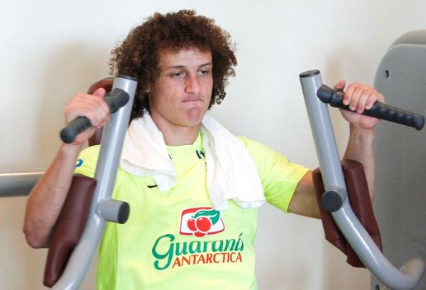 Exame acusa lesão, e David Luiz está fora de jogo contra o Equador