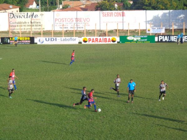 Cori-Sabbá sai na frente, mas Barras vence jogo em Floriano.(Imagem:FlorianoNews)