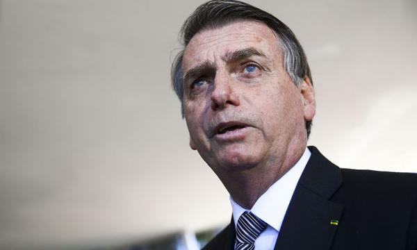 Bolsonaro diz que "política mudou" e que não é preciso pacto no papel para governar